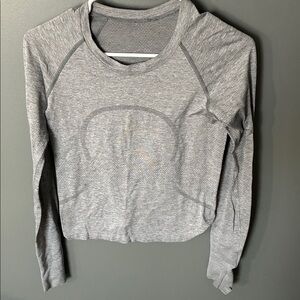 Lululemon grey long sleeve race length top size 6